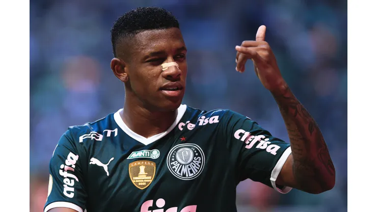 Foto: Ettore Chiereguini/AGIF - Lance de Danilo repercute no Palmeiras