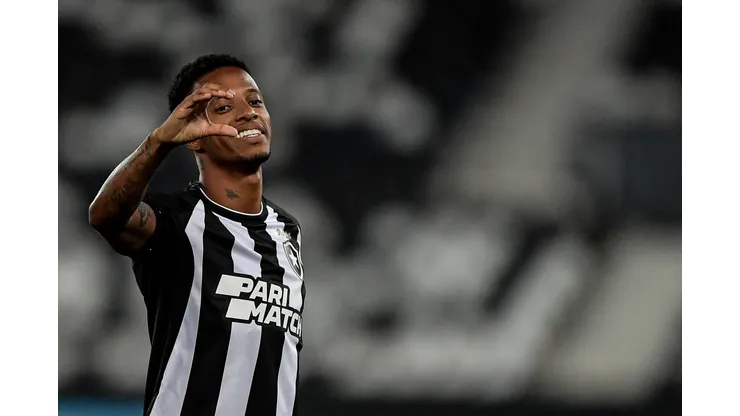 RJ - RIO DE JANEIRO - 20/04/2023 - COPA SUL-AMERICANA 2023, BOTAFOGO X CESAR VALLEJO - Tche The jogador do Botafogo comemora seu gol durante partida contra o Cesar Vallejo no estadio Engenhao pelo campeonato Copa Sul-Americana 2023. Foto: Thiago Ribeiro/AGIF