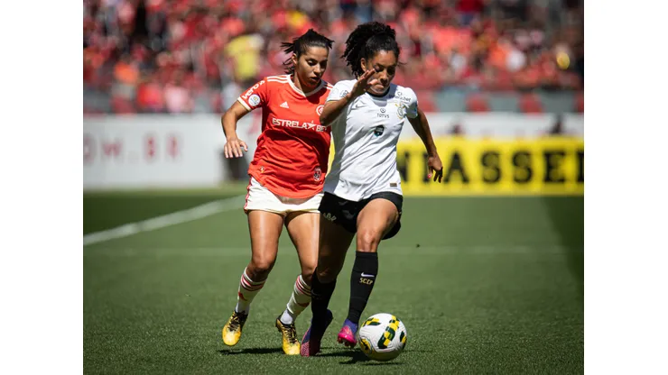 Maxi Franzoi/AGIF- Inter e Corinthians durante partida contra o Internacional no estádio Arena do Grêmio pelo campeonato Brasileiro Feminino 2022.