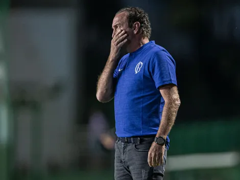  Jogadoras do Corinthians agem rápido e se posicionam durante estreia de Cuca  