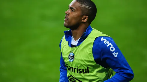 RS – Porto Alegre – 24/06/2021 – BRASILEIRO A 2021, GREMIO X SANTOS – Douglas Costa jogador do Gremio durante partida contra o Santos no estadio Arena do Gremio pelo campeonato Brasileiro A 2021. Foto: Pedro H. Tesch/AGIF