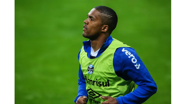 RS - Porto Alegre - 24/06/2021 - BRASILEIRO A 2021, GREMIO X SANTOS - Douglas Costa jogador do Gremio durante partida contra o Santos no estadio Arena do Gremio pelo campeonato Brasileiro A 2021. Foto: Pedro H. Tesch/AGIF