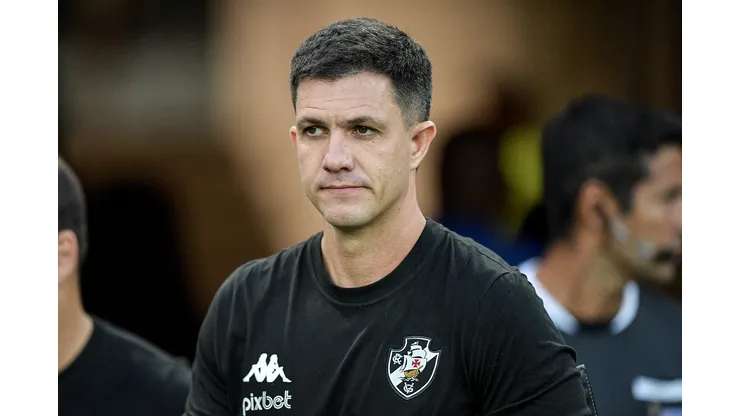 RJ - Rio de Janeiro - 19/03/2023 - CARIOCA 2023, VASCO X FLAMENGO - Mauricio Barbieri tecnico do Vasco durante partida contra o Flamengo no estadio Maracana pelo campeonato Carioca 2023. Foto: Thiago Ribeiro/AGIF