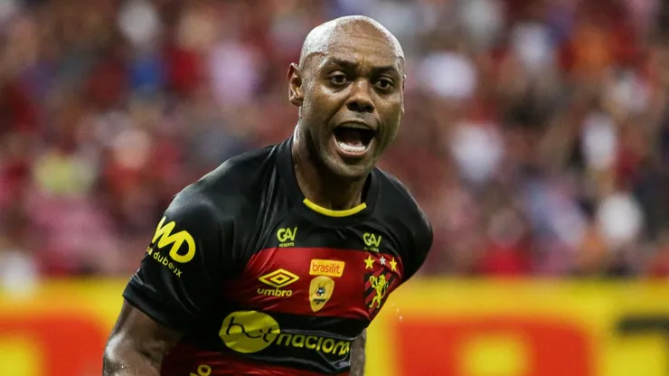 Sport é campeão Estadual e torcida 'se derrete' por Vágner Love