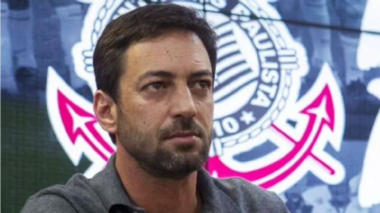 Portal 'expõe' ações de Duilio para contratar Cuca no Corinthians