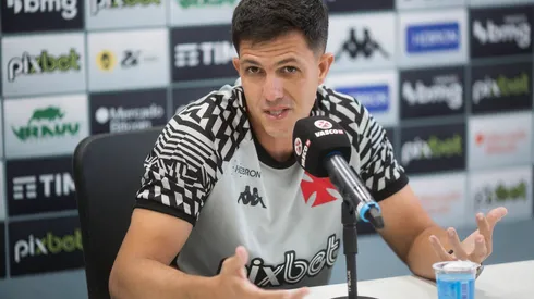 Foto: Daniel RAMALHO/VASCO - Barbieri segue com jogador como opção no Vasco.
