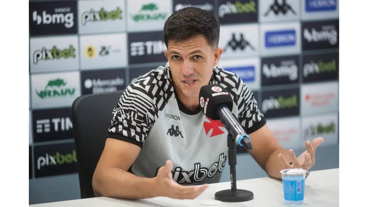 Foto: Daniel RAMALHO/VASCO - Barbieri segue com jogador como opção no Vasco.