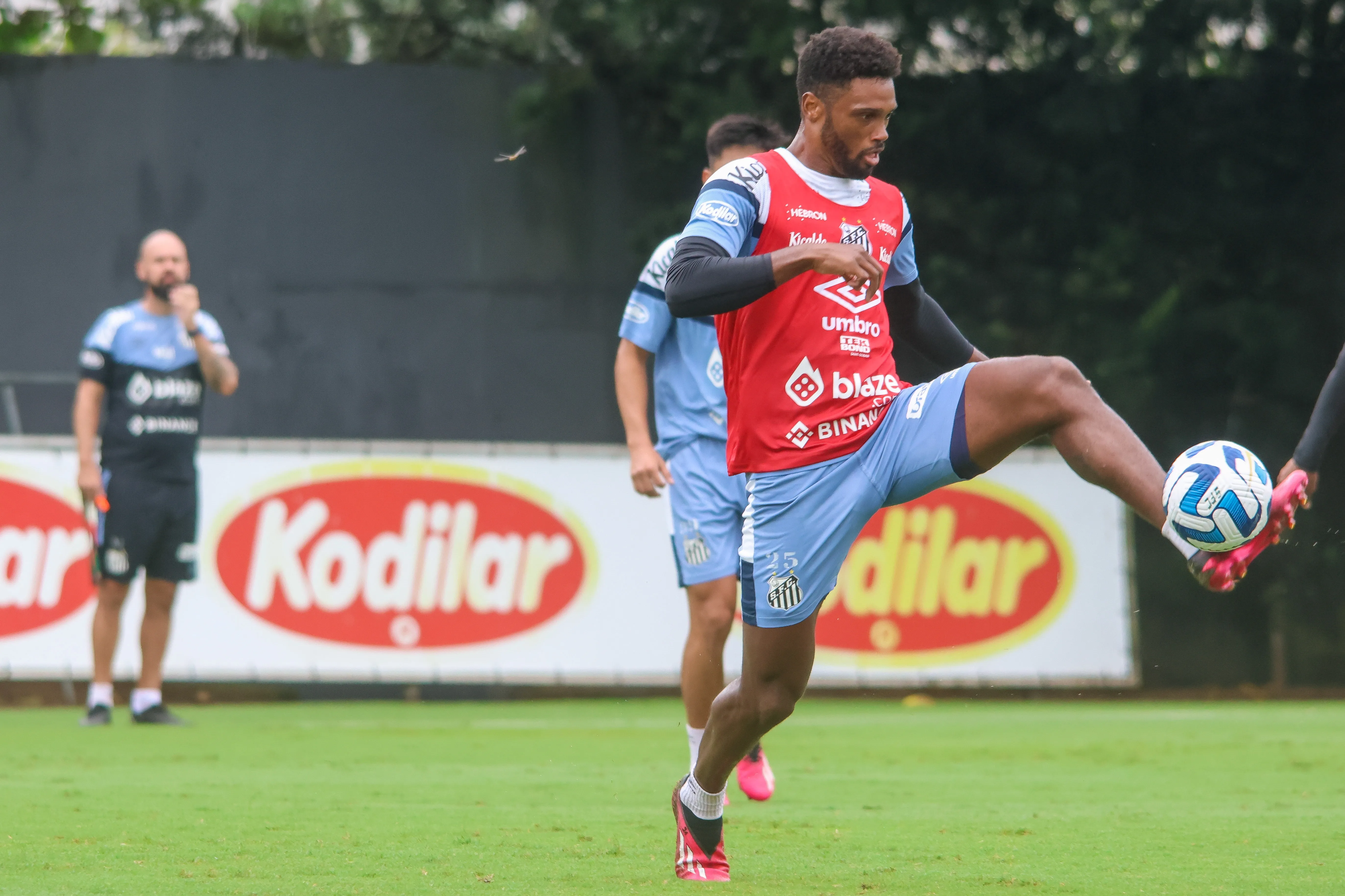 Fernanda Luz/AGIF – Bruno Mezenga treinando no Santos