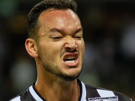 PISTOLOU! Torcida pede 'fora já' para parça de Réver no Galo