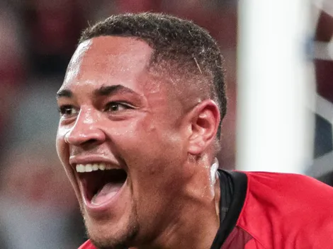 DEPENOU O CARAS! Roque 'deita em Hulk' e torcida do Cruzeiro ferve na web 