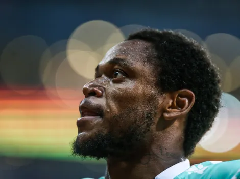 AGORA! Torcida do Inter 'senta o verbo' em Luiz Adriano 