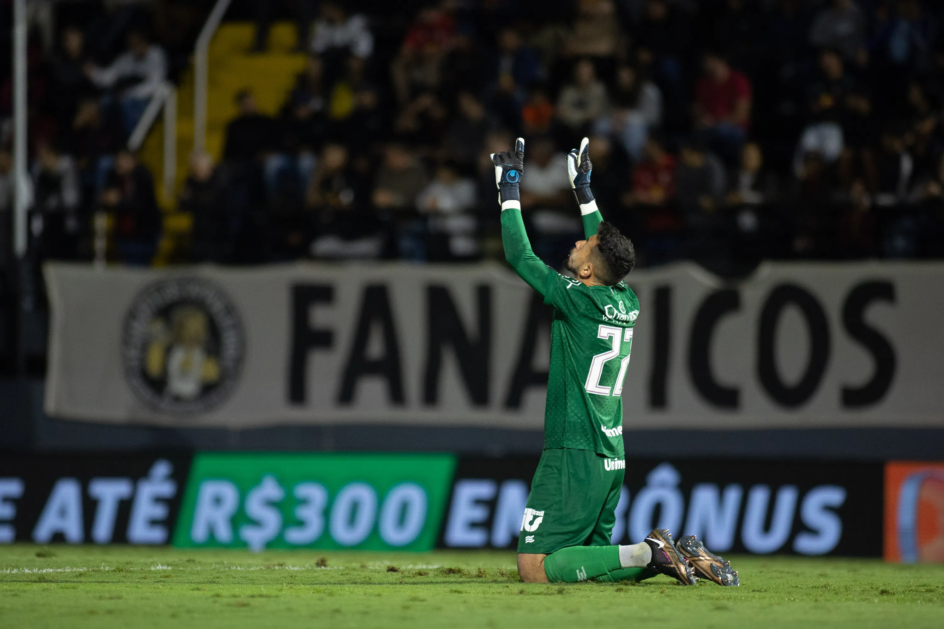 SP – BRAGANCA PAULISTA – 15/04/2023 – BRASILEIRO A 2023, BRAGANTINO X BAHIA – Marcos Felipe goleiro do Bahia comemora gol da sua equipe durante partida contra o Bragantino no estadio Nabi Abi Chedid pelo campeonato BRASILEIRO A 2023. Foto: Diogo Reis/AGIF