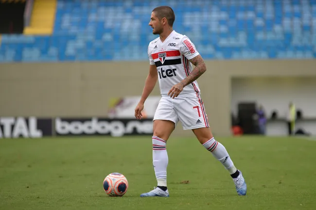 Bruno Ulivieri/AGIF – Pato atuando no São Paulo em 2020