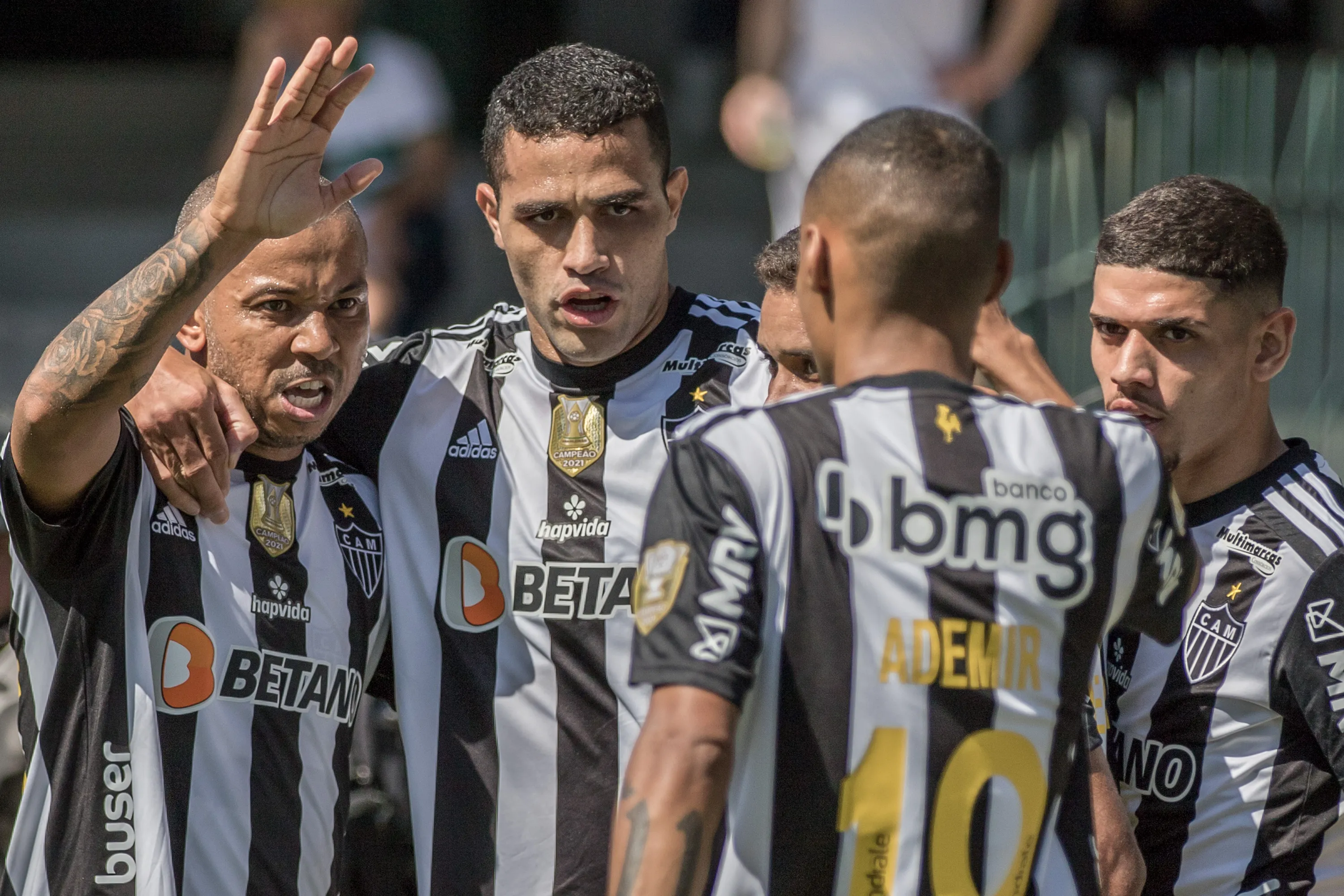 Robson Mafra/AGIF – Alan Kardec celebrando gol junto com seus companheiros