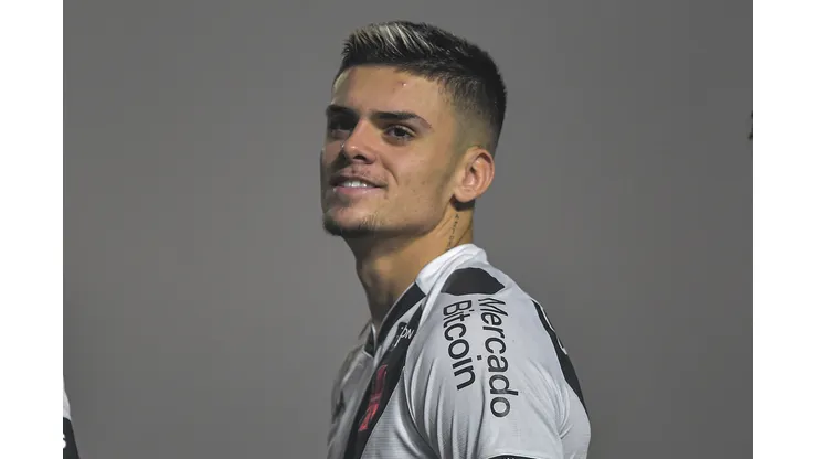 RJ - Rio de Janeiro - 28/07/2022 - BRASILEIRO B 2022, VASCO X CRB - Gabriel Pec jogador do Vasco durante partida contra o CRB no estadio Sao Januario pelo campeonato Brasileiro B 2022. Foto: Thiago Ribeiro/AGIF