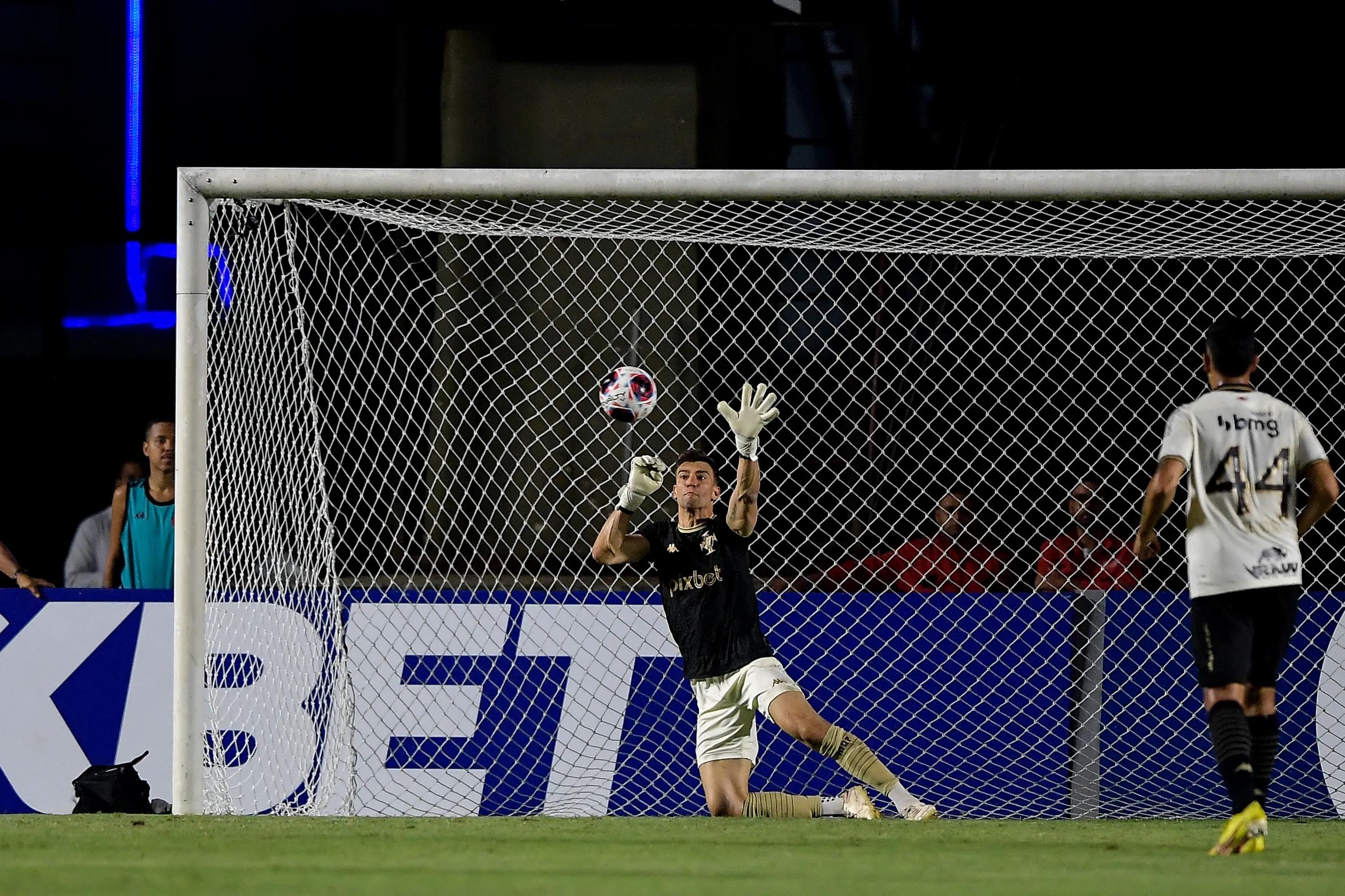 RJ – Rio de Janeiro – 09/03/2023 – CARIOCA 2023, VASCO X BANGU – Leo Jardim jogador do Vasco durante partida contra o Bangu no estadio Sao Januario pelo campeonato Carioca 2023. Foto: Thiago Ribeiro/AGIF