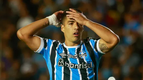Torcida do Grêmio 'corneta' Suárez após mais um pênalti perdido