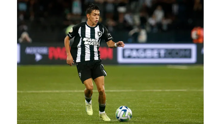 Foto: Vitor Silva/Botafogo - Segovia impressiona na estreia com a camisa do Botafogo.