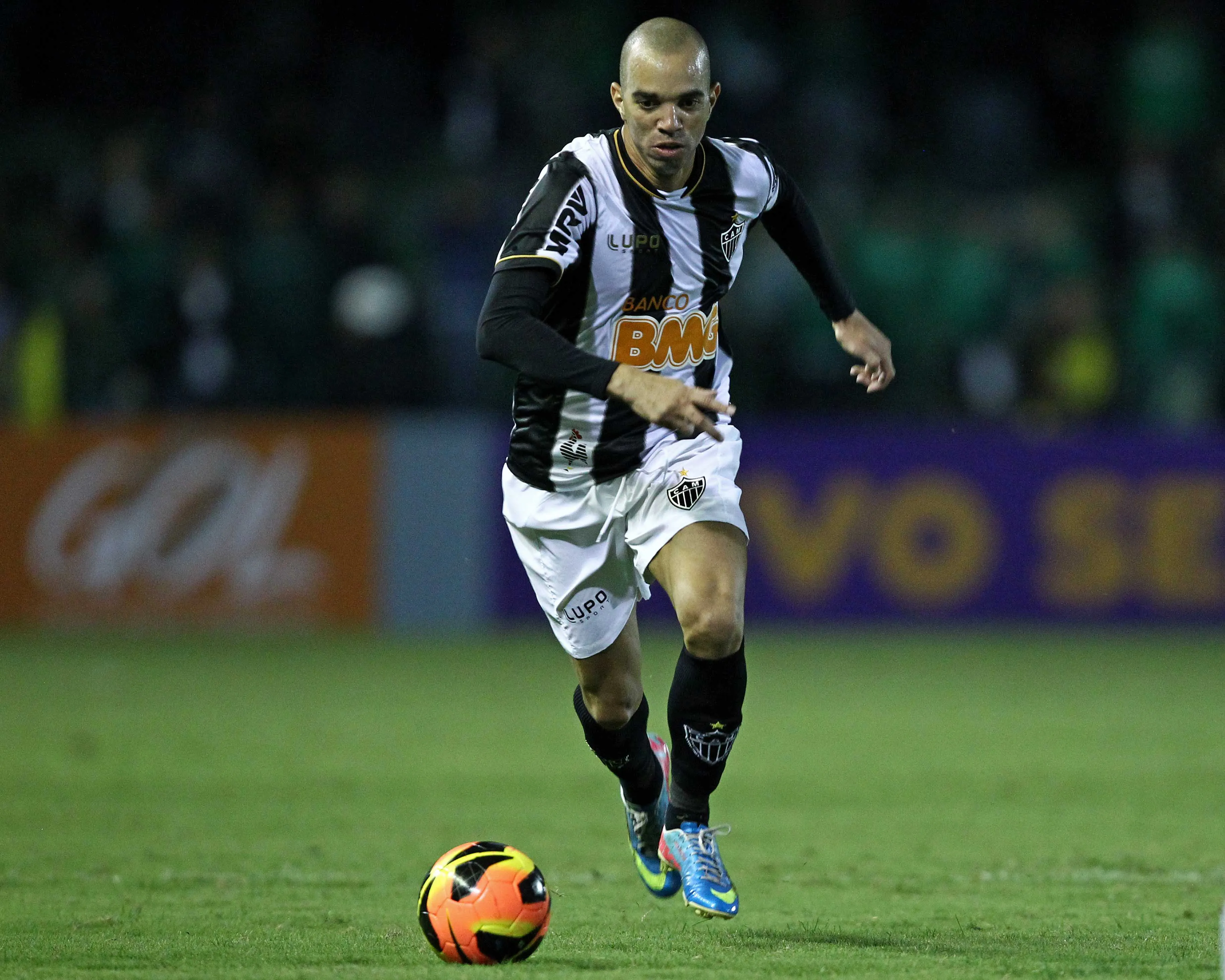 Foto: Heuler Andrey/AGIF – Diego Tardelli atuando pelo Galo