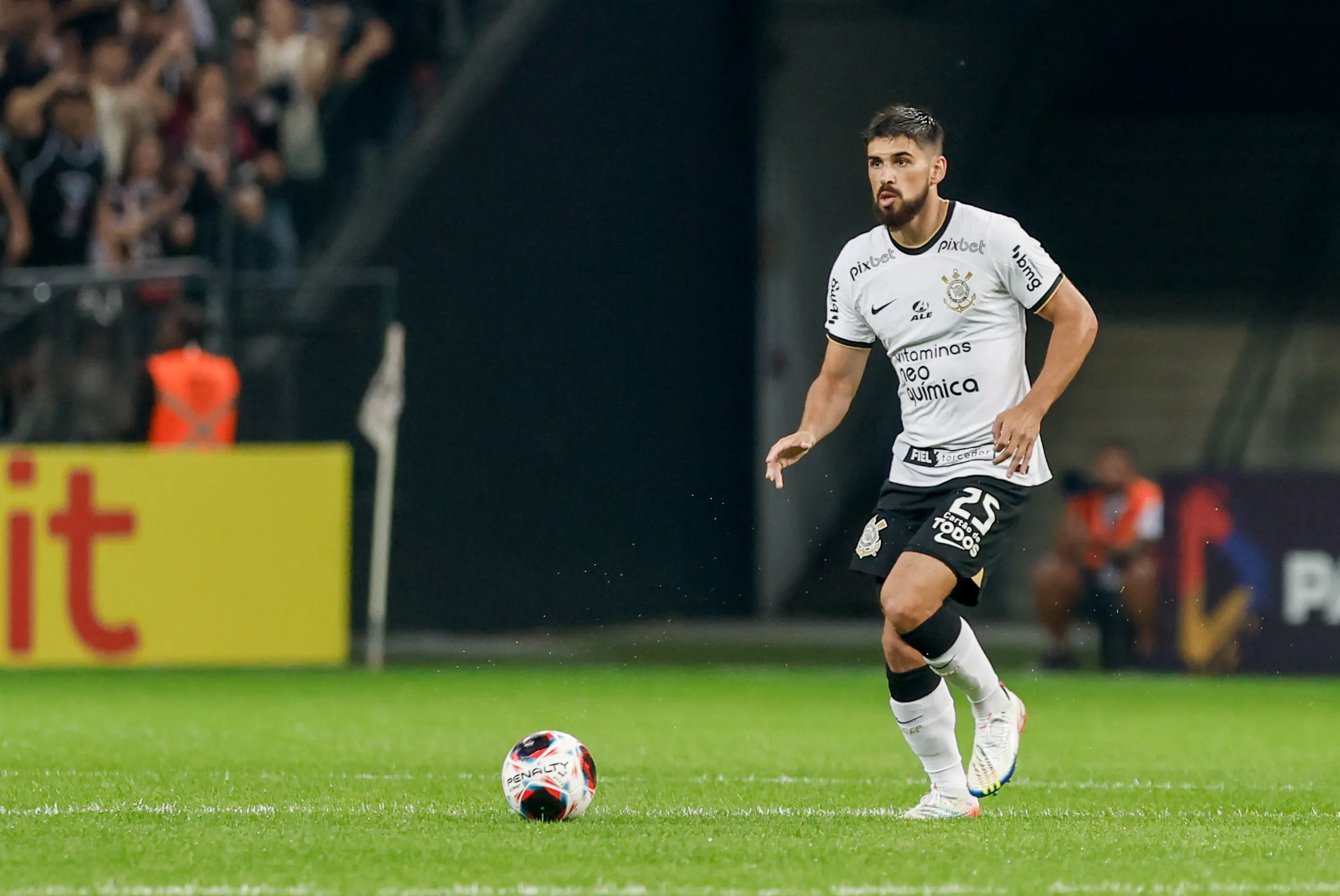 Foto: Marcello Zambrana/AGIF - Corinthians toma atitude para permanência de Bruno Méndez.