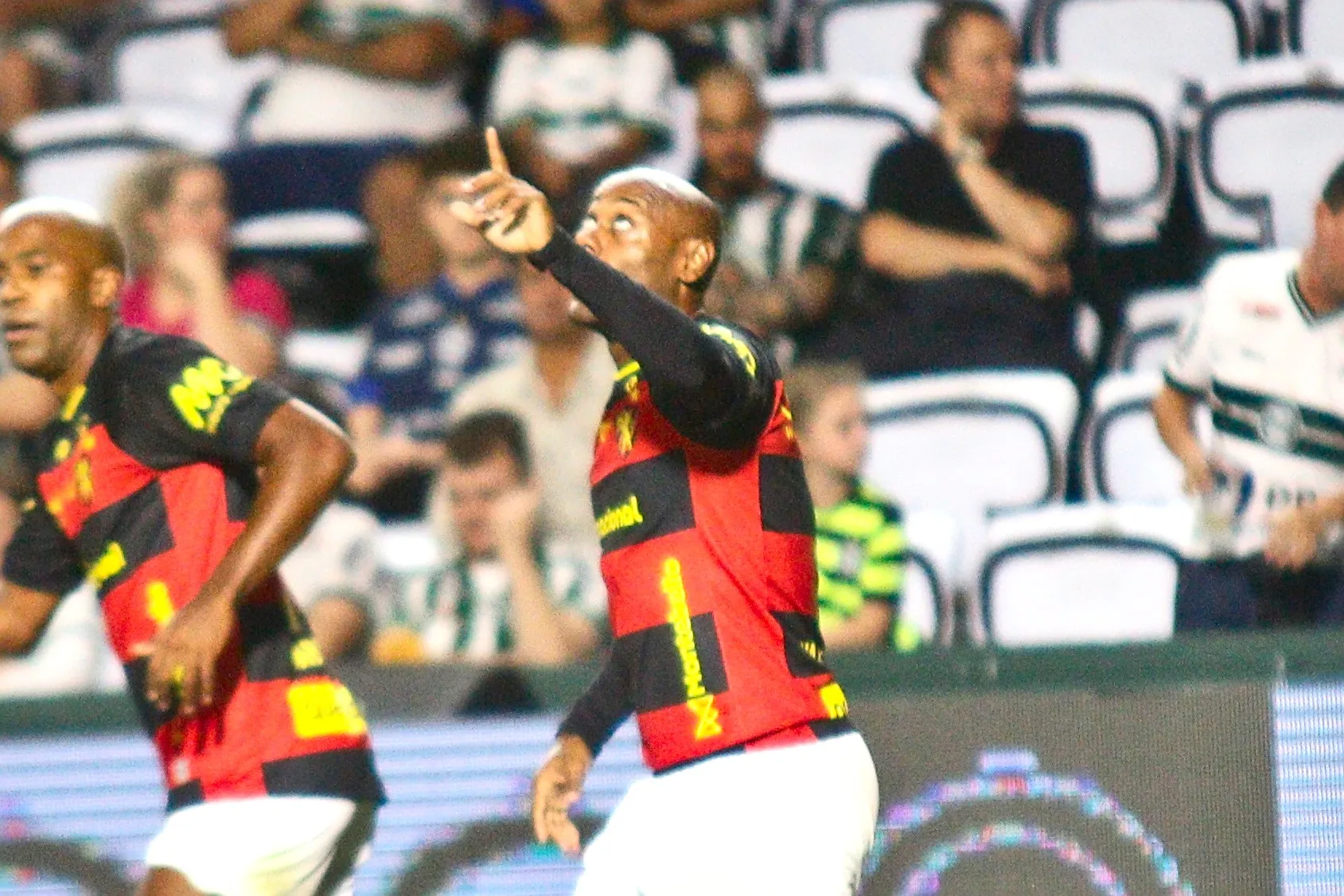 Foto: Gabriel Machado/AGIF – Vagner Love comemorando gol