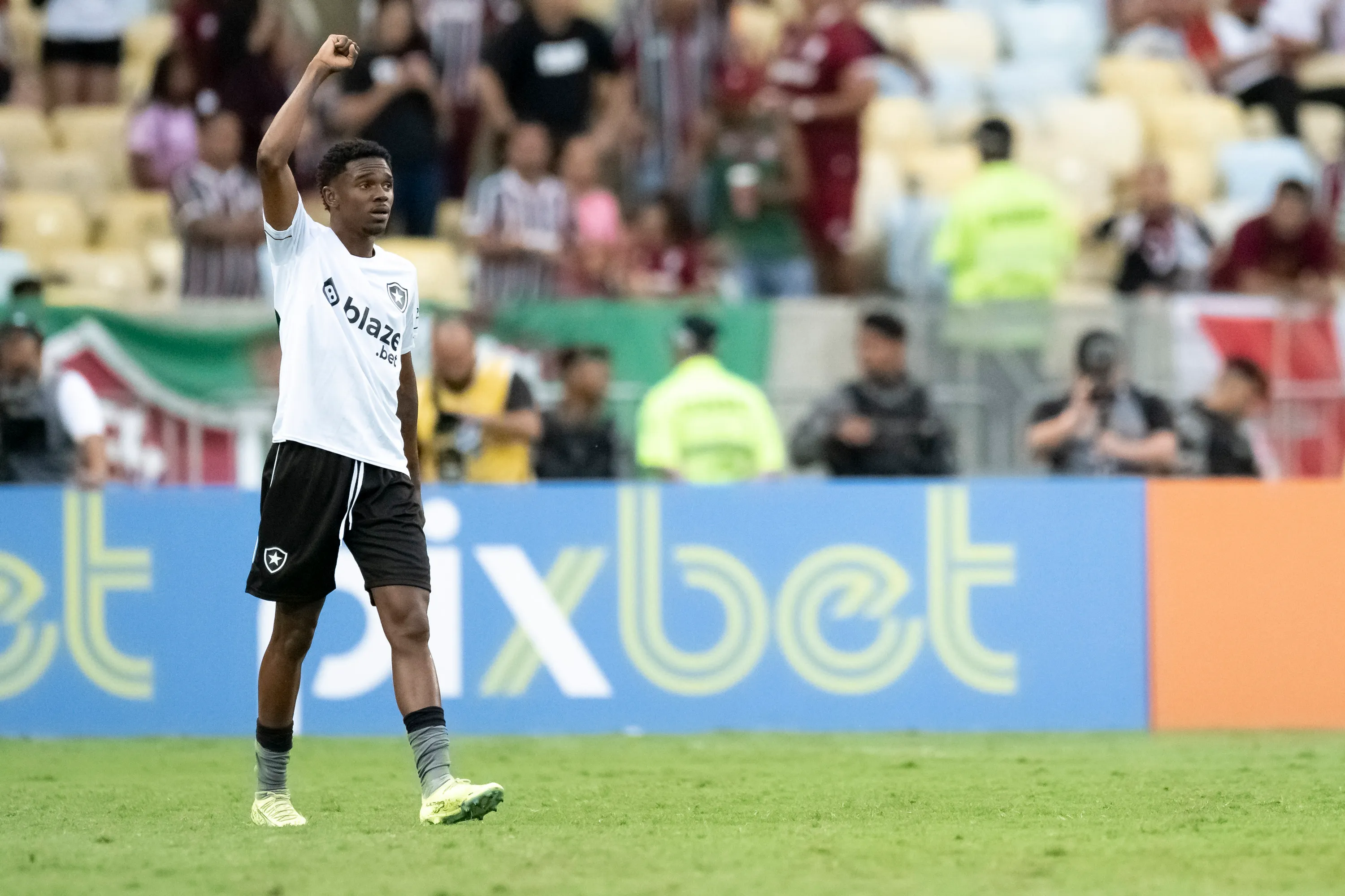 Foto: Jorge Rodrigues/AGIF – Jeffinho atuando pelo Botafogo