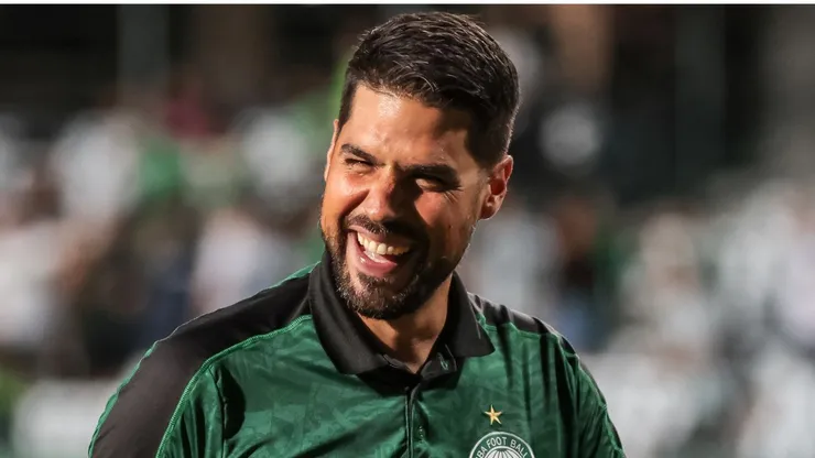 António Oliveira recebe boa notícia sobre reforços às vésperas de decisão