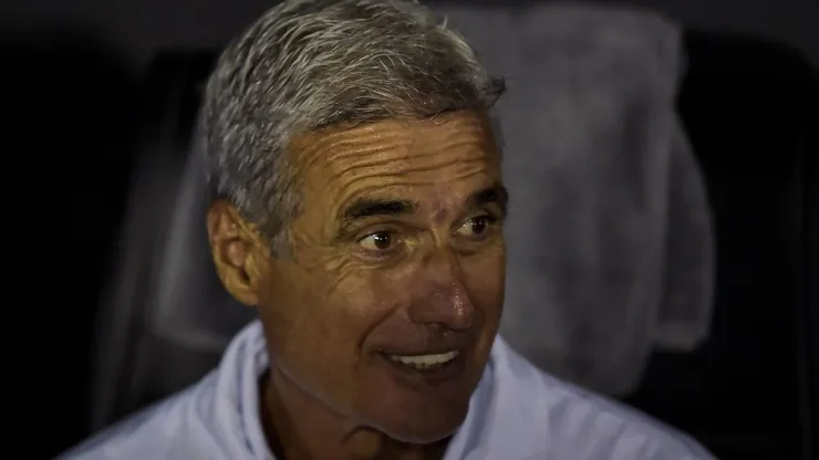Luis Castro surpreende torcida do Botafogo com jogador para a CDB
