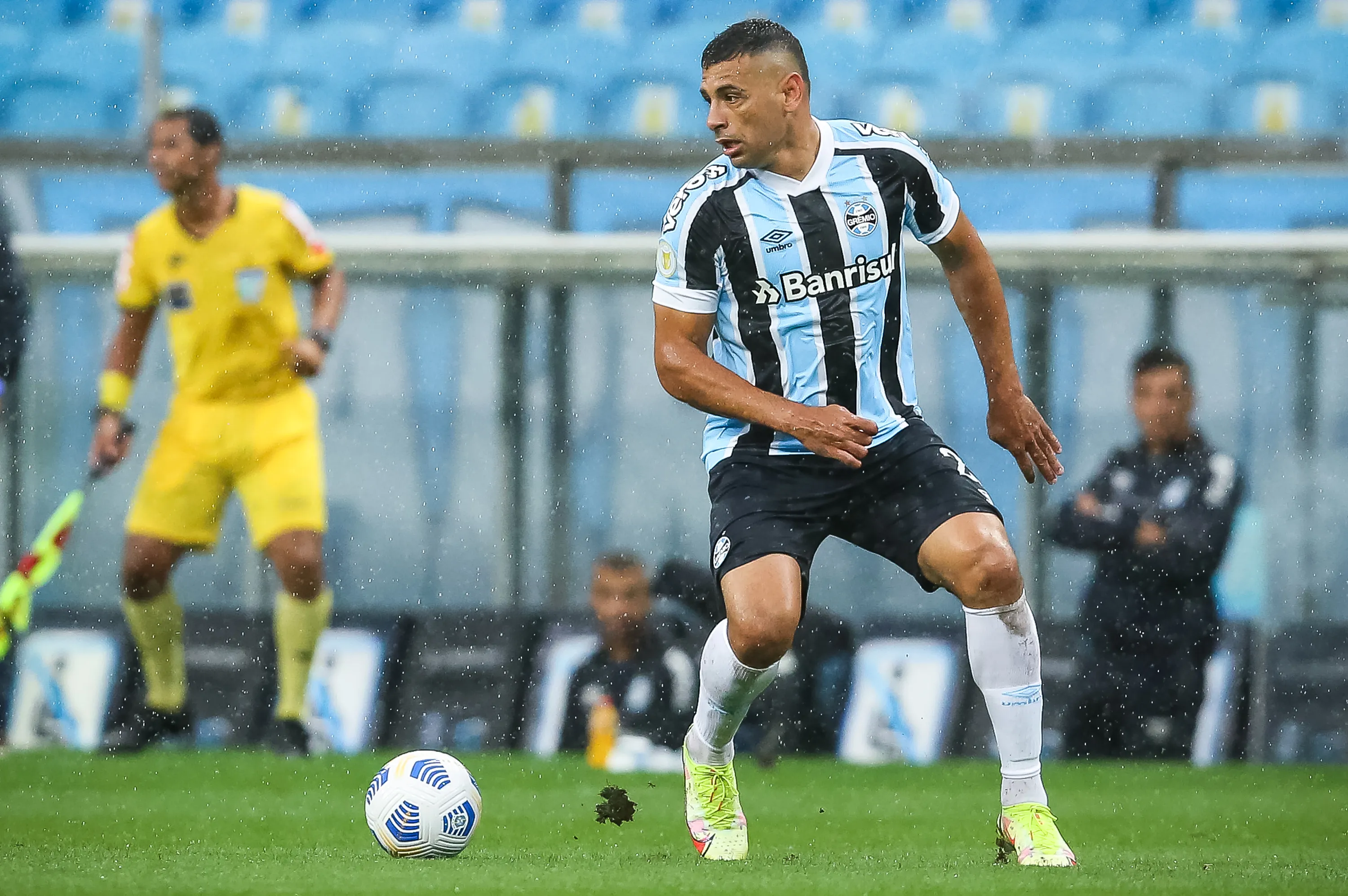 Pedro H. Tesch/AGIF – Diego Souza atuando pelo Grêmio