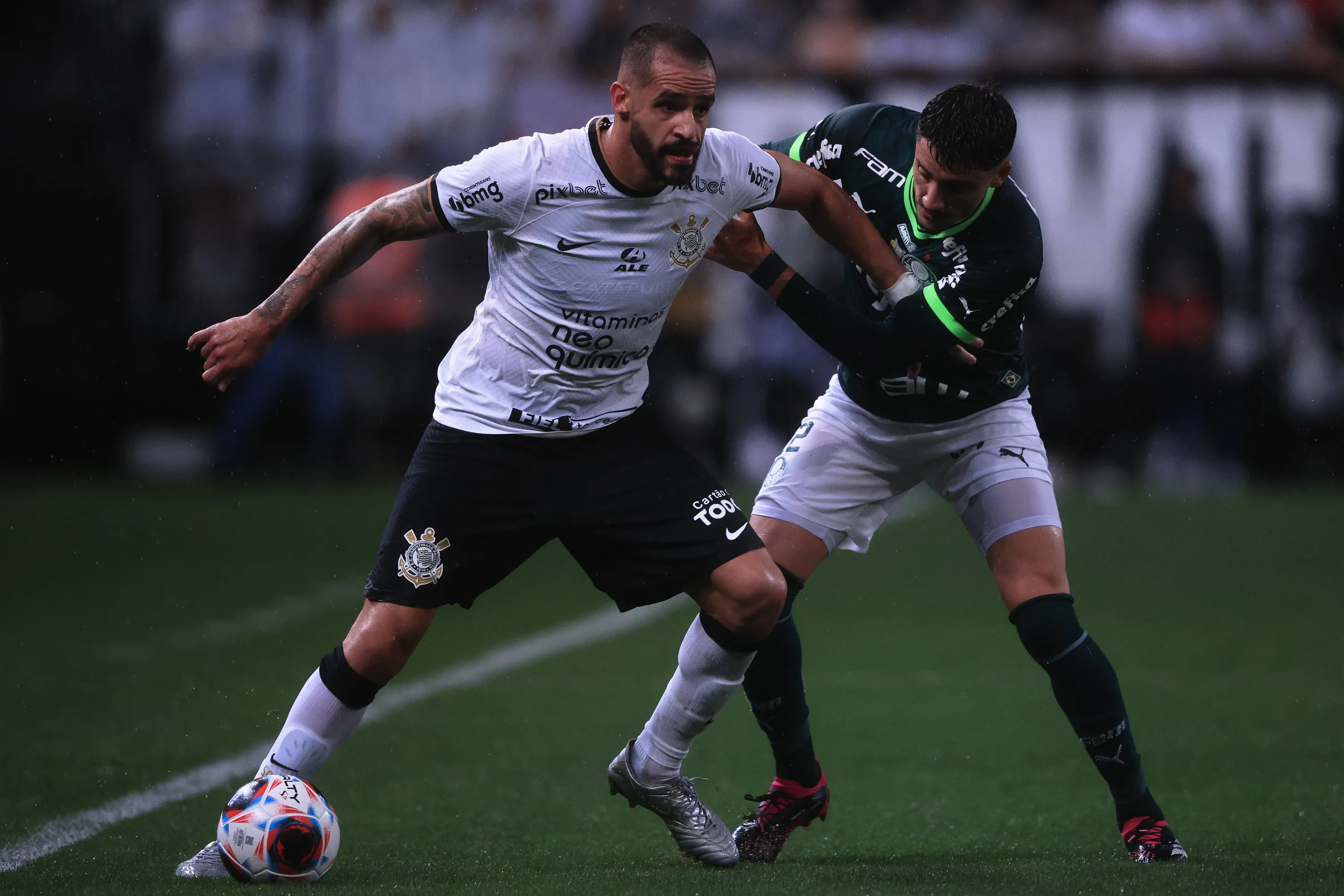 Foto: Ettore Chiereguini/AGIF - Piquerez em ação pelo Palmeiras.
