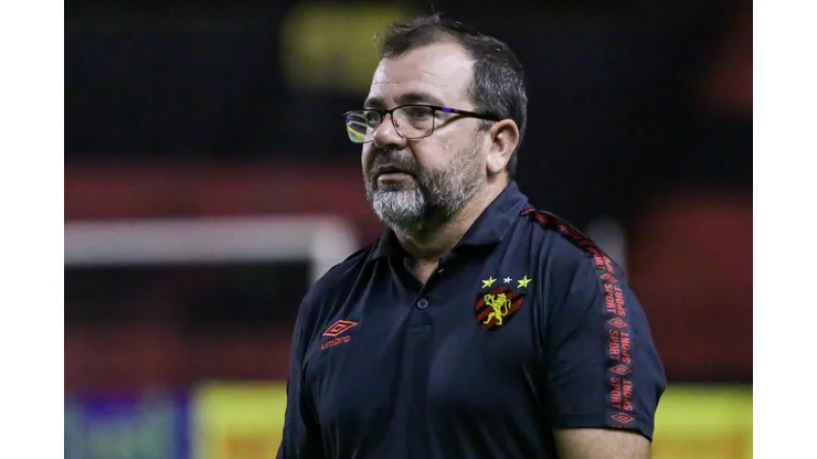 Foto: Rafael Vieira/AGIF - Enderson Moreira fica próximo de ter reforço no Sport.
