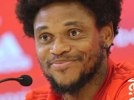 REVOLTADA! Torcida do Inter 'rasga Luiz Adriano' na web 