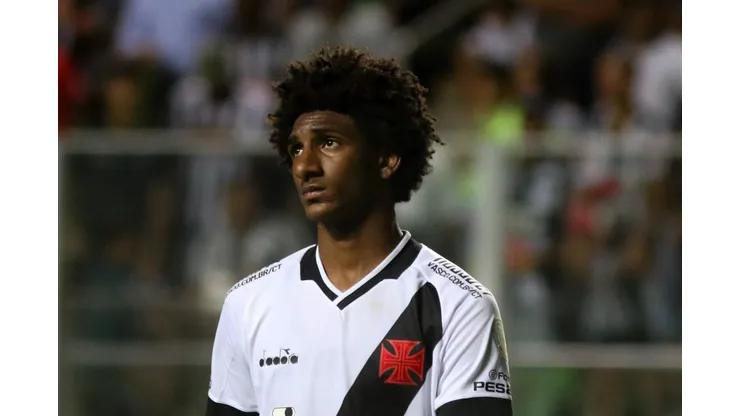 Foto: Fernando Moreno/AGIF - Talles Magno vira assunto no Vasco