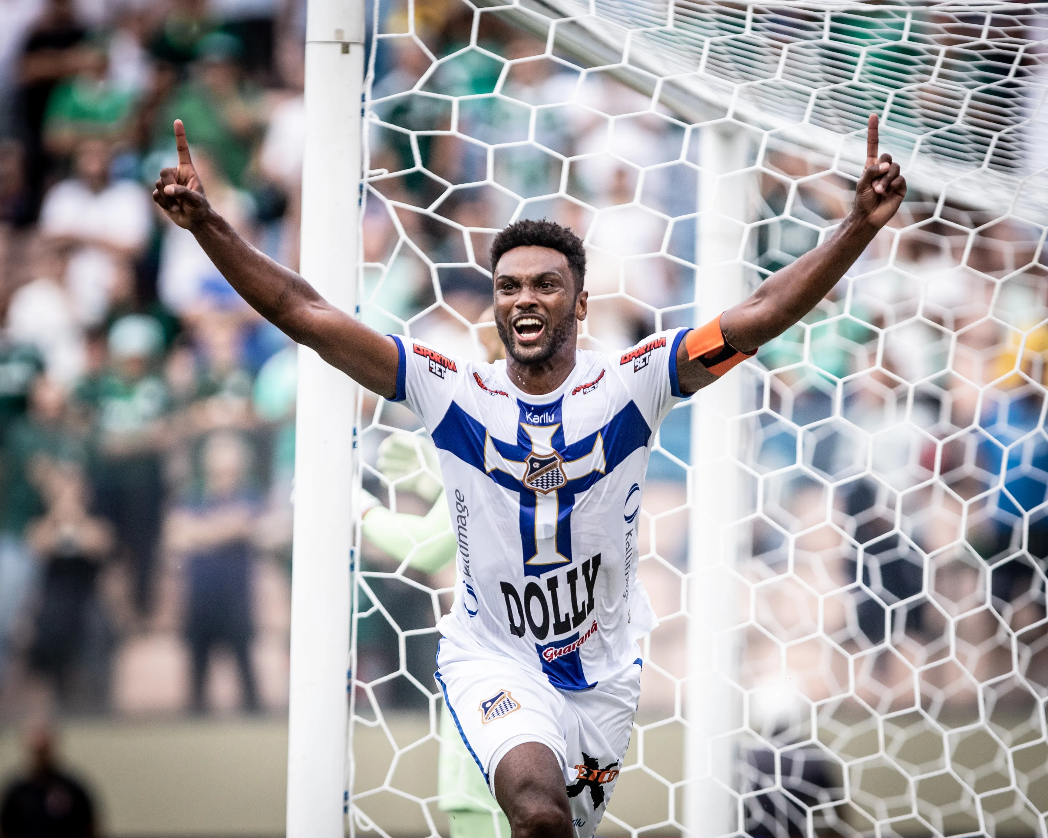 Foto: Abner Dourado/AGIF – Bruno Mezenga comemora gol do Água Santa contra o Palmeiras