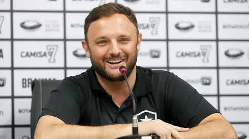 Foto: Vitor Silva/Botafogo - Mazzuco negocia com atacante para o Fogão.