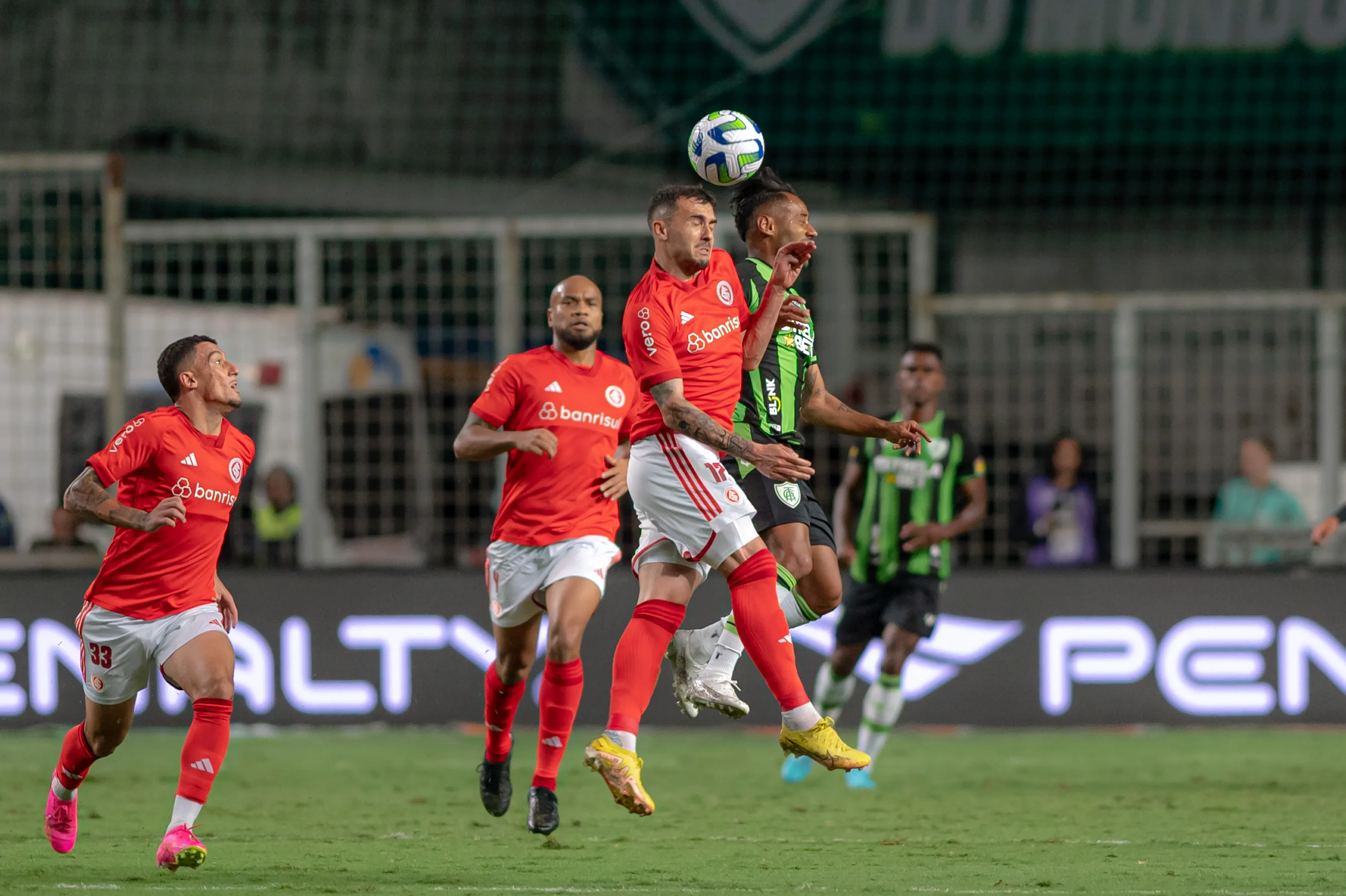 Foto: Alessandra Torres/AGIF – Lance do primeiro jogo entre Internacional e América-MG pela Copa do Brasil