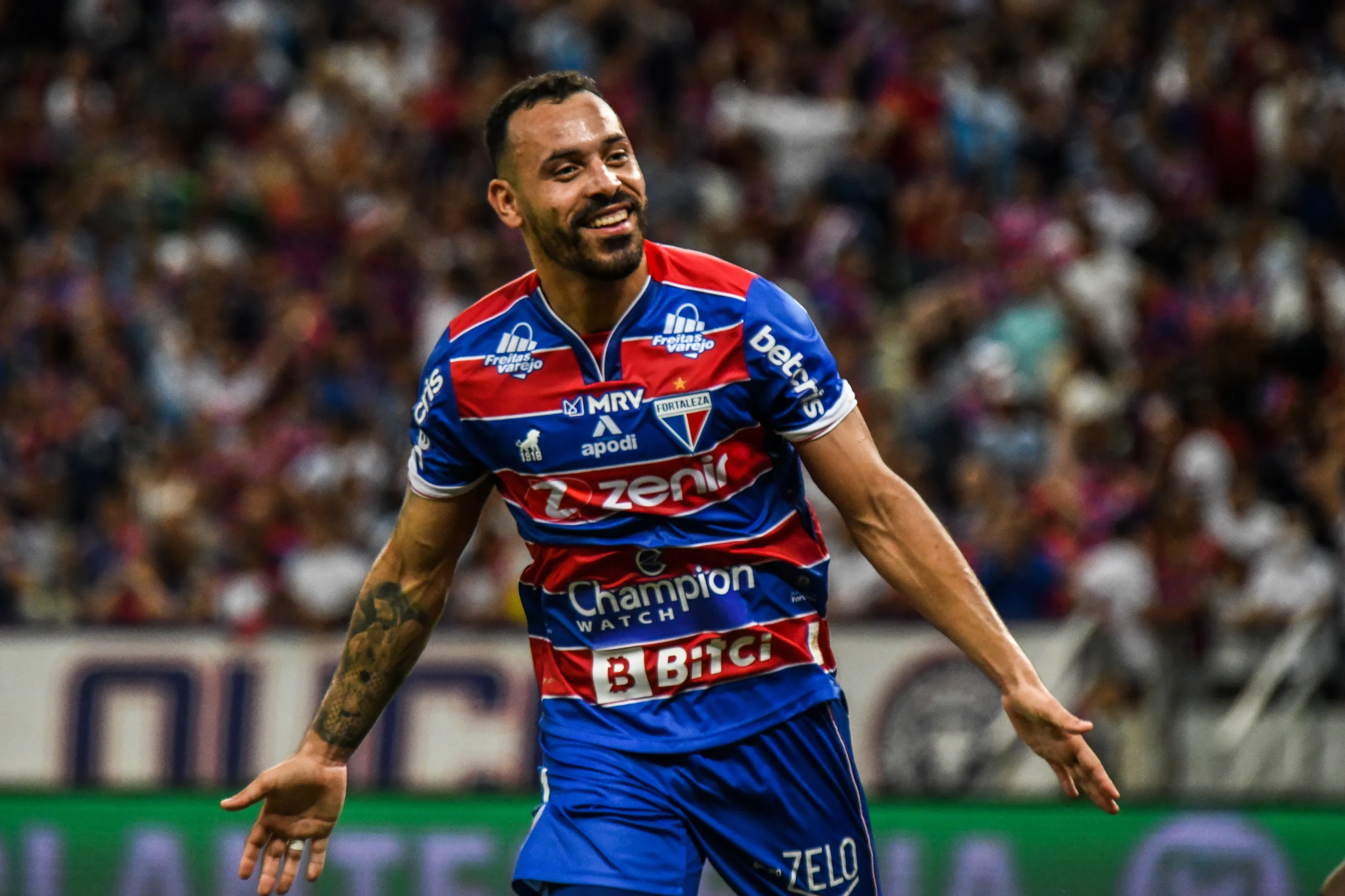 Kely Pereira/AGIF – Moisés atuando pelo Fortaleza