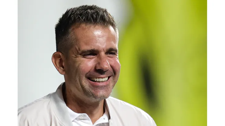 MG - BELO HORIZONTE - 29/04/2023 - BRASILEIRO A 2023, ATLETICO-MG X ATHLETICO-PR - Victor Leandro Bagy ex golerio e atual dirigente do Atletico-MG durante partida contra o Athletico-PR no estadio Independencia pelo campeonato BRASILEIRO A 2023. Foto: Gilson Junio/AGIF