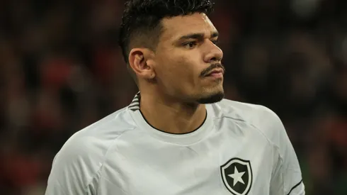 PR – CURITIBA – 17/05/2023 – COPA DO BRASIL 2023, ATHLETICO-PR X BOTAFOGO – Tiquinho Soares jogador do Botafogo durante partida contra o Athletico-PR no estadio Arena da Baixada pelo campeonato Copa do Brasil 2023. Foto: Robson Mafra/AGIF
