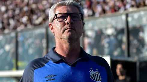 RJ – RIO DE JANEIRO – 14/05/2023 – BRASILEIRO A 2023, VASCO X SANTOS – Odair Hellmann tecnico do Santos durante partida contra o Vasco no estadio Sao Januario pelo campeonato BRASILEIRO A 2023. Foto: Thiago Ribeiro/AGIF