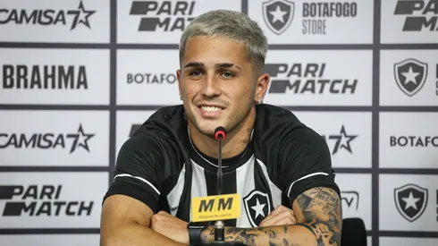 Foto: Arthur Barreto/Botafogo - Diego Hernández é apresentado no Botafogo.