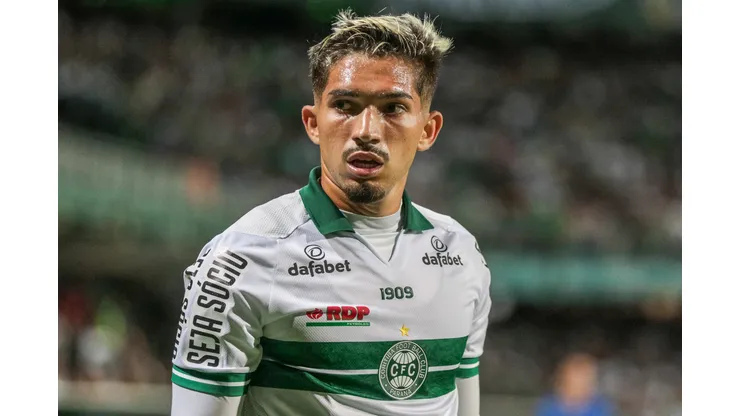 Foto: Robson Mafra/AGIF - Andrey ainda busca definir sua situação