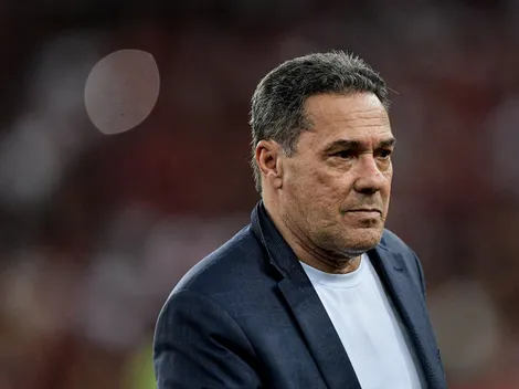 Meia agrada Luxa e Timão aguarda para decidir futuro do atleta