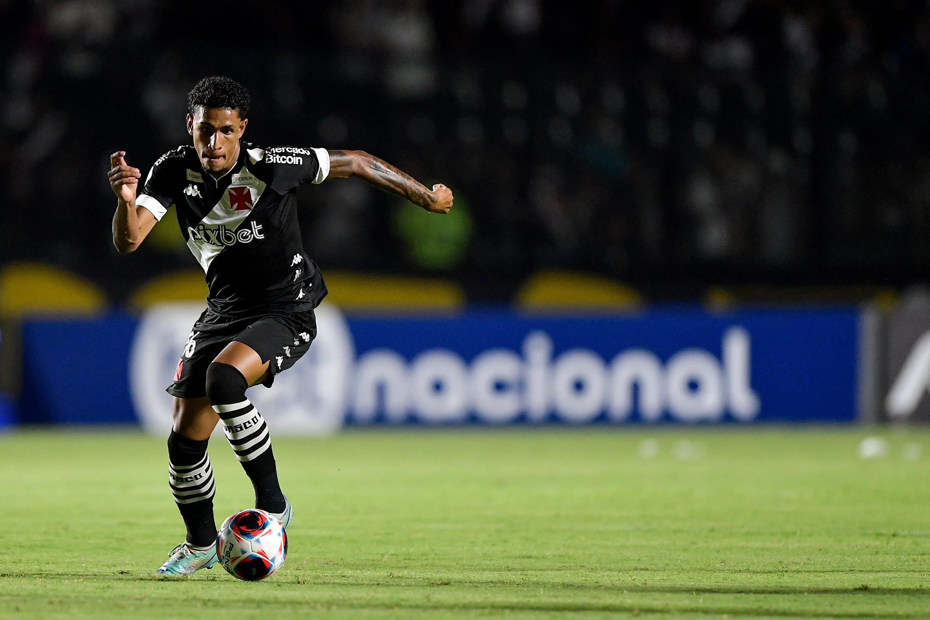 Foto: Thiago Ribeiro/AGIF – Paulo Victor, um dos possíveis substitutos de Píton no Vasco