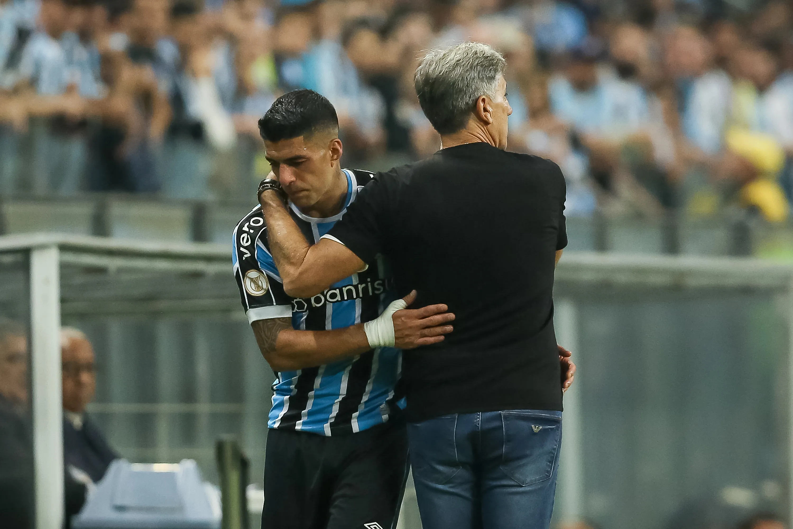 Foto: Pedro H. Tesch/AGIF – Suárez e Renato