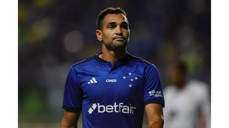 MG - BELO HORIZONTE - 25/04/2023 - COPA DO BRASIL 2023, CRUZEIRO X NAUTICO - Gilberto jogador do Cruzeiro lamenta chance perdida durante partida contra o Nautico no estadio Independencia pelo campeonato Copa do Brasil 2023. Foto: Gilson Junio/AGIF