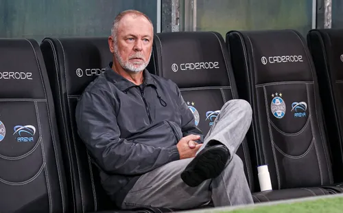RS – PORTO ALEGRE – 21/05/2023 – BRASILEIRO A 2023, GREMIO X INTERNACIONAL – Mano Menezes tecnico do Internacional durante partida contra o Gremio no estadio Arena do Gremio pelo campeonato BRASILEIRO A 2023. Foto: Maxi Franzoi/AGIF