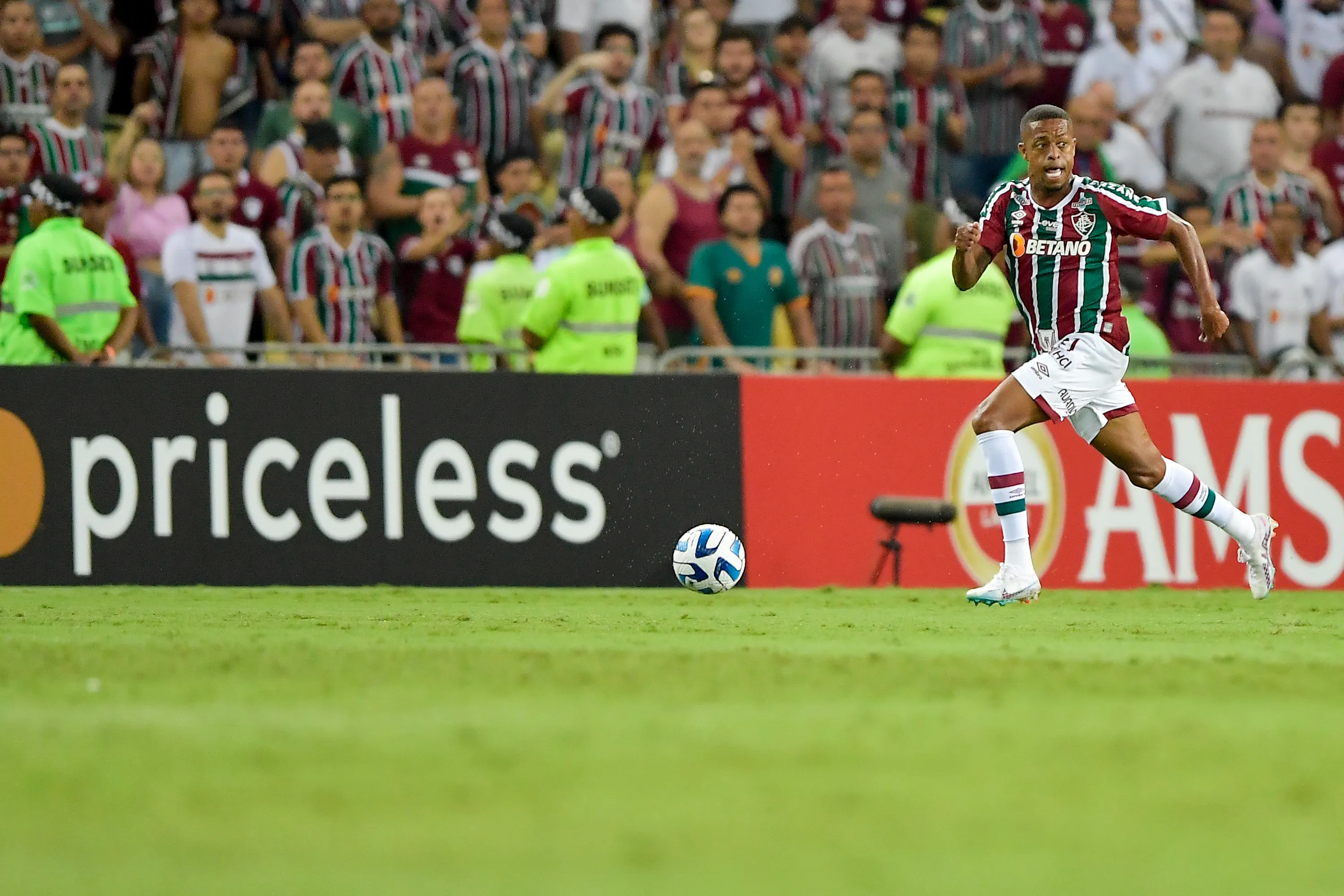 Foto: Thiago Ribeiro/AGIF – Keno atuando pelo Fluminense