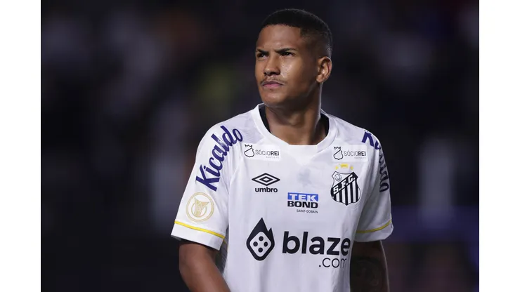 SP - SANTOS - 20/05/2023 - BRASILEIRO A 2023, SANTOS X PALMEIRAS - Angelo jogador do Santos durante partida contra o Palmeiras no estadio Vila Belmiro pelo campeonato BRASILEIRO A 2023. Foto: Ettore Chiereguini/AGIF
