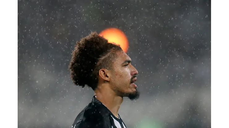 Foto: Vitor Silva/Botafogo - Adryelson tem atraído interesse por boa fase no Botafogo.